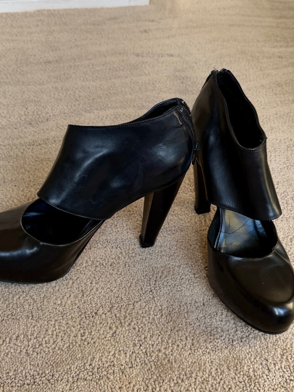 🎱 Loeffler Randall Black Booties With Cut Out - Size 9 🎱